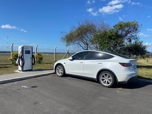 Stazioni di ricarica rapida da 150 a 1000 V per auto elettriche