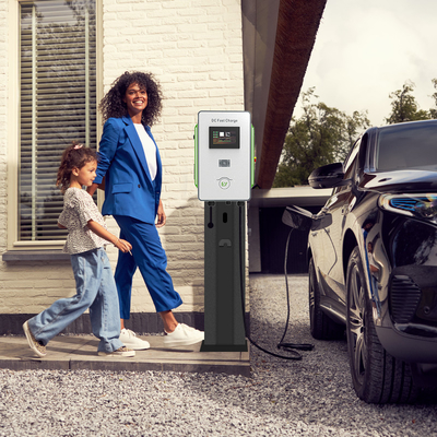 Piattaforma di ricarica per auto elettrica OEM Livello 3 Montaggio a parete 30kW caricabatterie DC CCS1 CCS2 GB/T