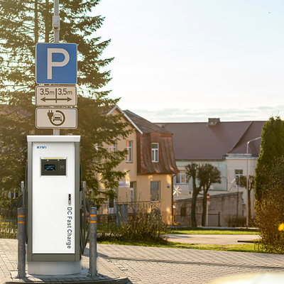 Stazione di ricarica veloce per auto elettrica a 3 fasi da 120 kW Chademo CCS1 CCS Tipo 2 Fast DC EV Charger