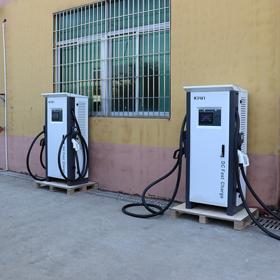 Stazione di ricarica veloce per auto elettrica a 3 fasi da 120 kW Chademo CCS1 CCS Tipo 2 Fast DC EV Charger